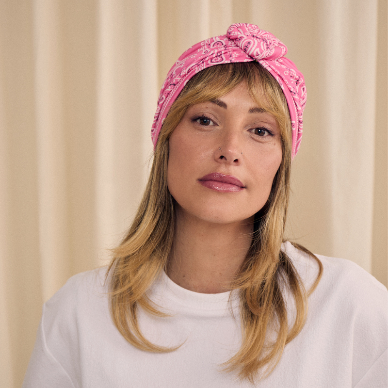 Turbante Blanca para Oncología y Alopecia con Contorno de Cabello