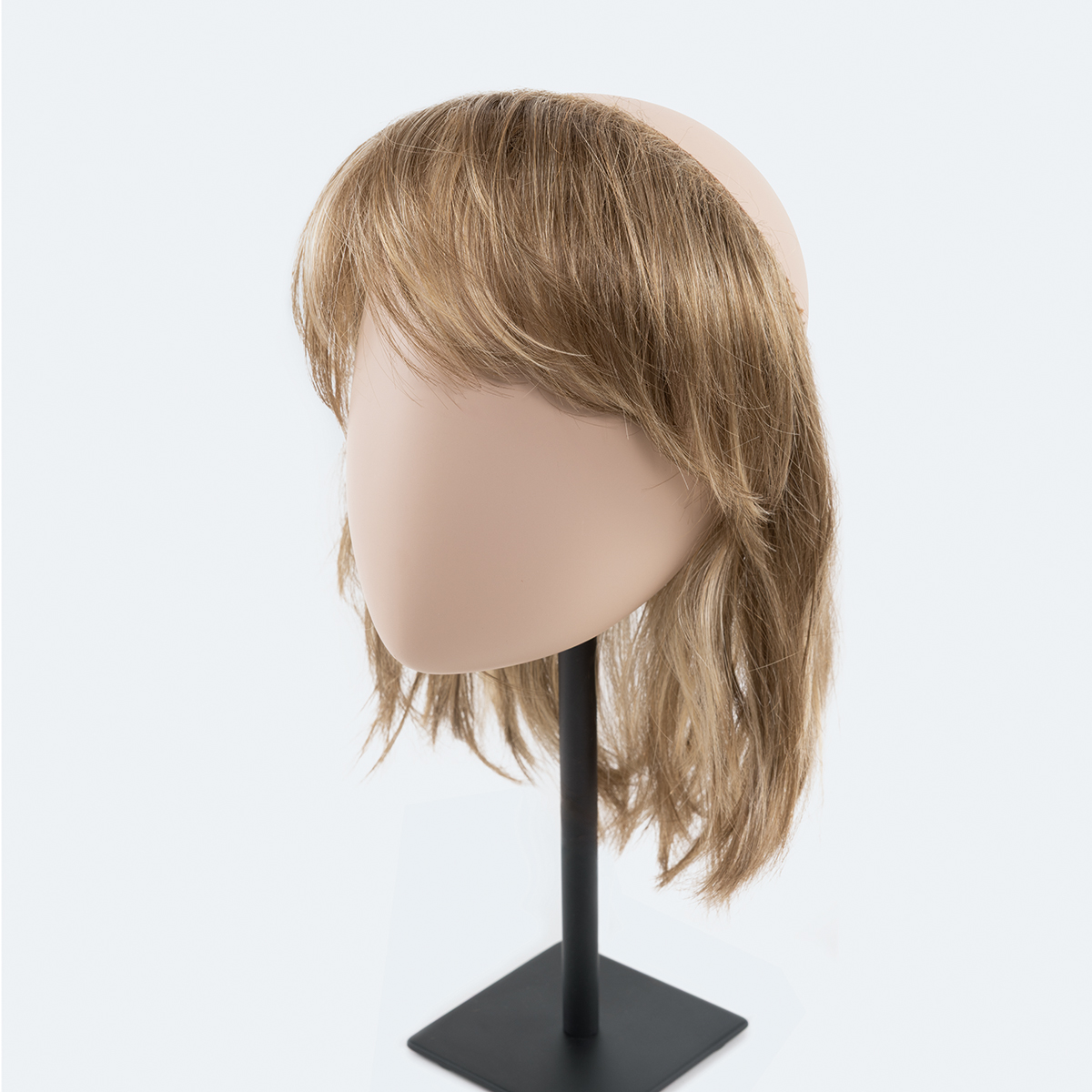 Detalle Flequillo Postizo Sage y contorno de cabello sintético